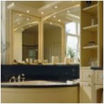 Eckbadewanne mit Spiegerckwand